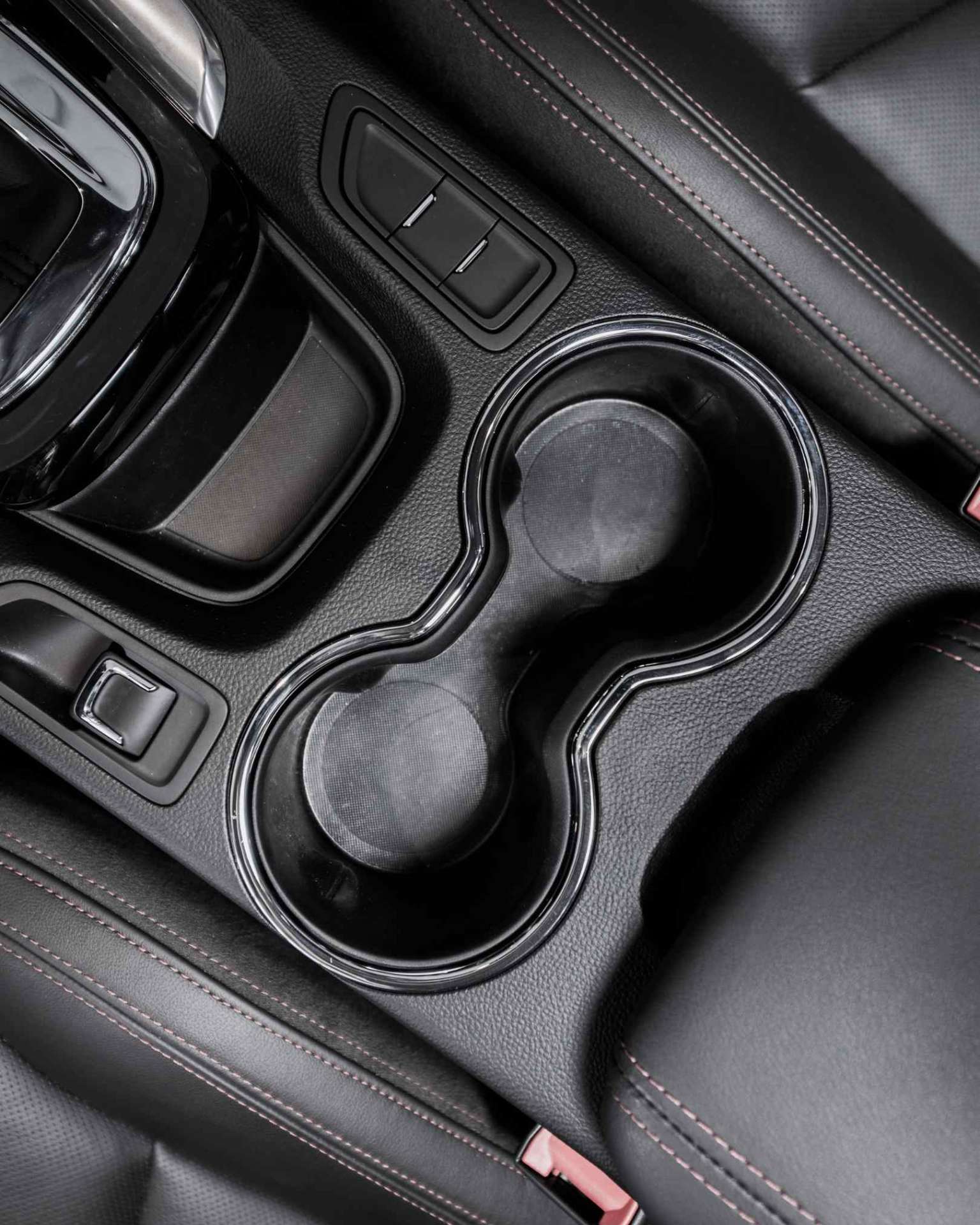 Spotless center console cup holders